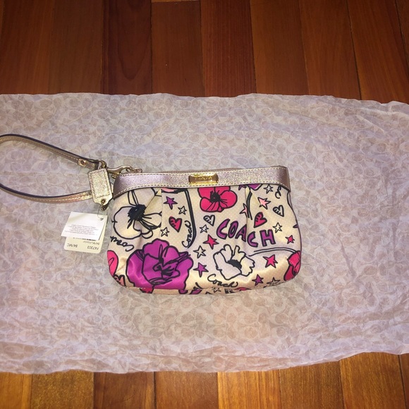 Coach Handbags - Coach wristlet